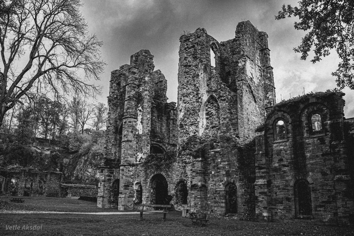 10 Atmospheric Black Metal Albums you need to hear.